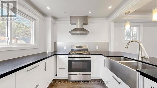 780 Galloway Crescent, Mississauga, ON - Indoor Photo Showing Kitchen With Double Sink With Upgraded Kitchen