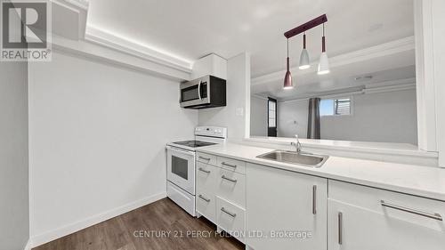 780 Galloway Crescent, Mississauga, ON - Indoor Photo Showing Kitchen