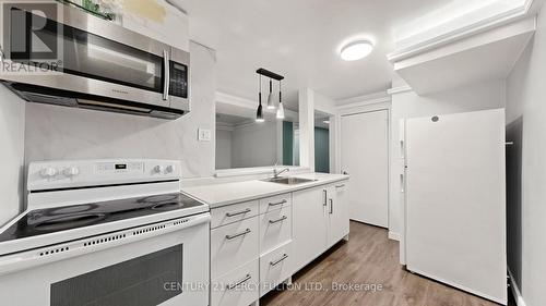 780 Galloway Crescent, Mississauga, ON - Indoor Photo Showing Kitchen