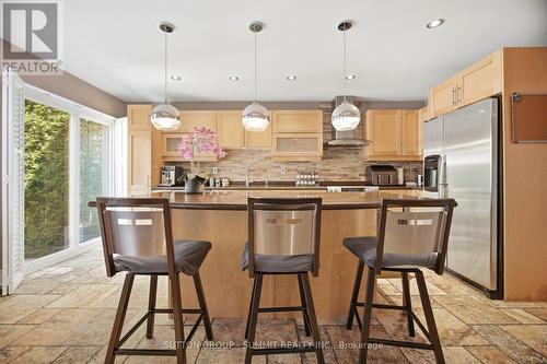1390 Astrella Crescent, Mississauga, ON - Indoor Photo Showing Kitchen With Upgraded Kitchen