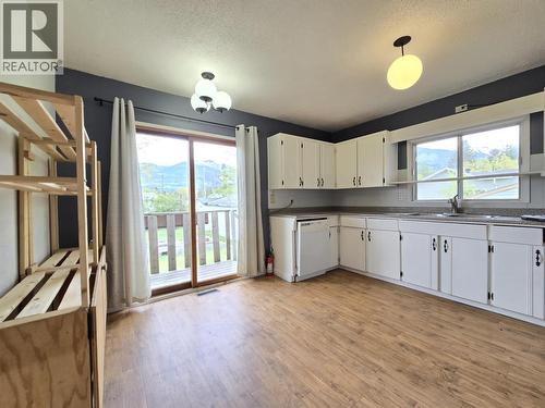 1410 7Th Avenue, Valemount, BC - Indoor Photo Showing Kitchen With Double Sink