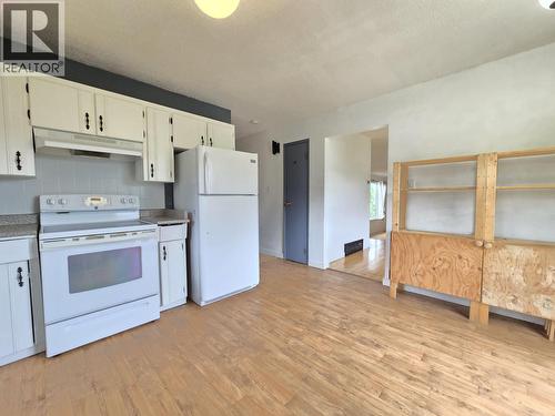 1410 7Th Avenue, Valemount, BC - Indoor Photo Showing Kitchen