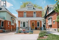 235 Oak AVENUE Windsor, ON N9A 5E5