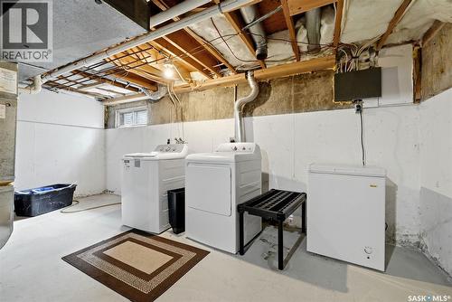 3834 Castle Road, Regina, SK - Indoor Photo Showing Laundry Room