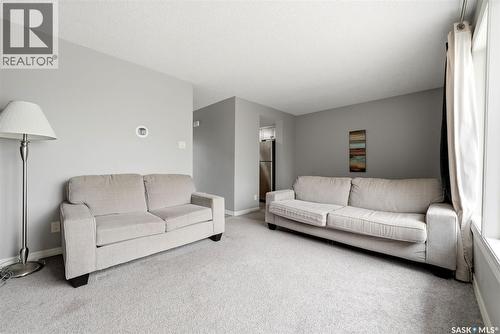3834 Castle Road, Regina, SK - Indoor Photo Showing Living Room