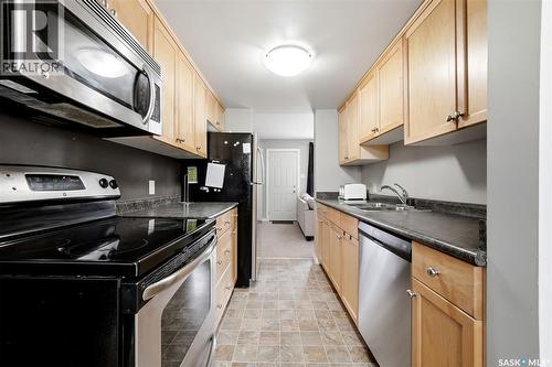 3834 Castle Road, Regina, SK - Indoor Photo Showing Kitchen With Double Sink