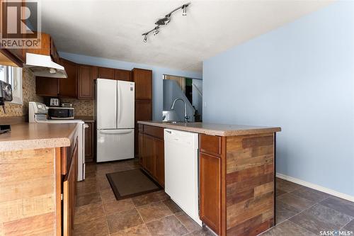 1341 9Th Avenue N, Regina, SK - Indoor Photo Showing Kitchen