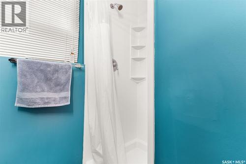 1341 9Th Avenue N, Regina, SK - Indoor Photo Showing Bathroom