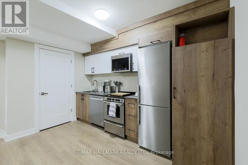 303 - 628 Danforth Avenue, Toronto, ON - Indoor Photo Showing Kitchen