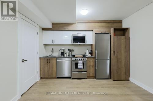 303 - 628 Danforth Avenue, Toronto, ON - Indoor Photo Showing Kitchen