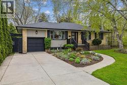 316 RIVER SIDE Drive Oakville, ON L6K 3N4