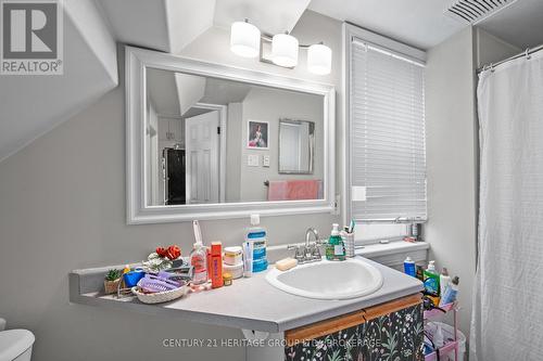 432 Barrie Street, Kingston (East Of Sir John A. Blvd), ON - Indoor Photo Showing Bathroom