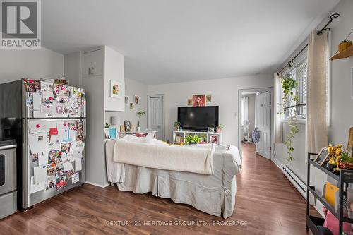 432 Barrie Street, Kingston (East Of Sir John A. Blvd), ON - Indoor Photo Showing Living Room