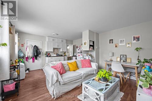 432 Barrie Street, Kingston (East Of Sir John A. Blvd), ON - Indoor Photo Showing Living Room