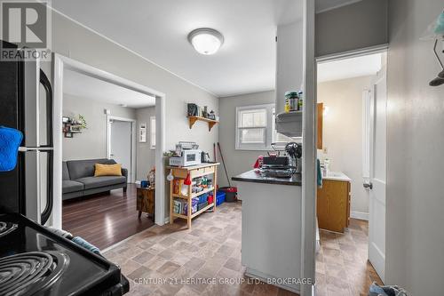 432 Barrie Street, Kingston (East Of Sir John A. Blvd), ON - Indoor