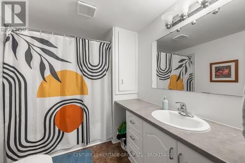 432 Barrie Street, Kingston (East Of Sir John A. Blvd), ON - Indoor Photo Showing Bathroom