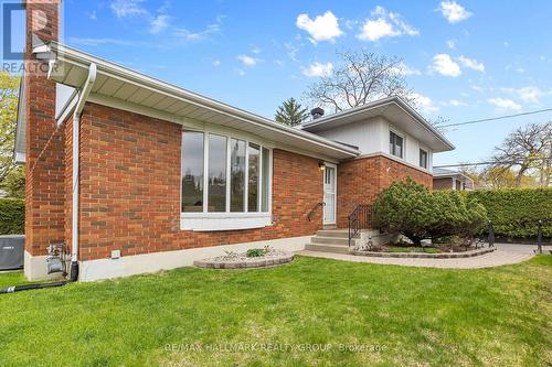 Welcoming front entrance with interlock walkway - 1981 Navaho Drive, Ottawa, ON - Outdoor
