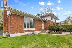 1981 NAVAHO DRIVE  Ottawa, ON K2C 0T7