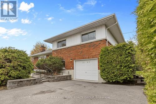 A beautifully maintained side-split family home - 1981 Navaho Drive, Ottawa, ON - Outdoor With Exterior