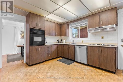 Kitchen with SS Appliances & Cabinetry - 1981 Navaho Drive, Ottawa, ON - Indoor Photo Showing Kitchen