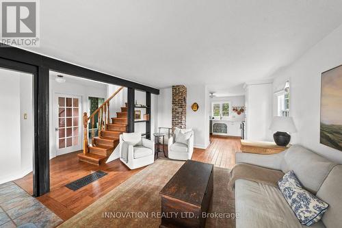 1322 Kilborn Avenue, Ottawa, ON - Indoor Photo Showing Living Room