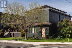300 WESTLAKE AVENUE Toronto, ON M4C 4T6