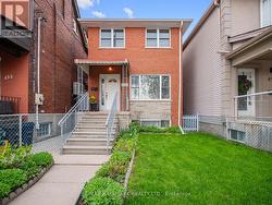 453 JONES AVENUE Toronto, ON M4J 3G7