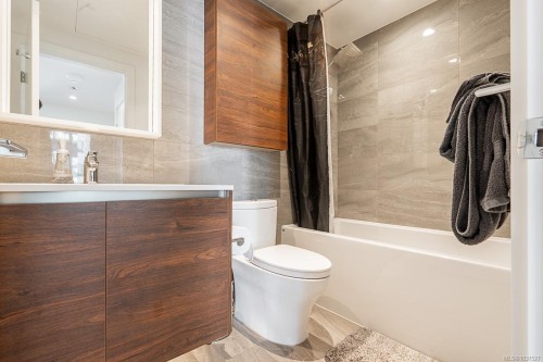 #604-369 Tyee Rd, Victoria, BC - Indoor Photo Showing Bathroom