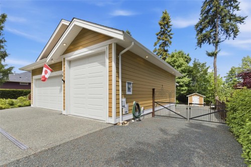 3831 Creekside Dr, Bowser, BC 