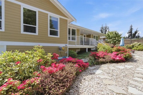 3831 Creekside Dr, Bowser, BC 