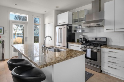 Th10-38 Front St, Nanaimo, BC 