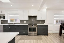 2710 Victor St Victoria, BC V8R 4E4