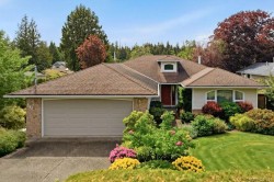 533 Aspen Ave Qualicum Beach, BC V9K 1A6