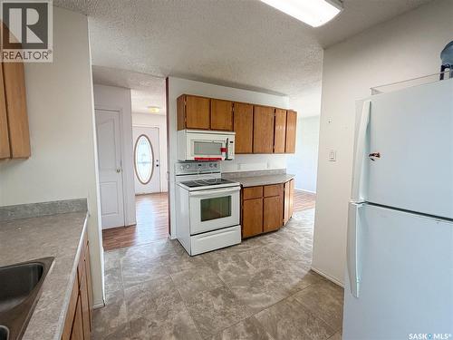 7 Dunfield Crescent, Meadow Lake, SK - Indoor Photo Showing Kitchen