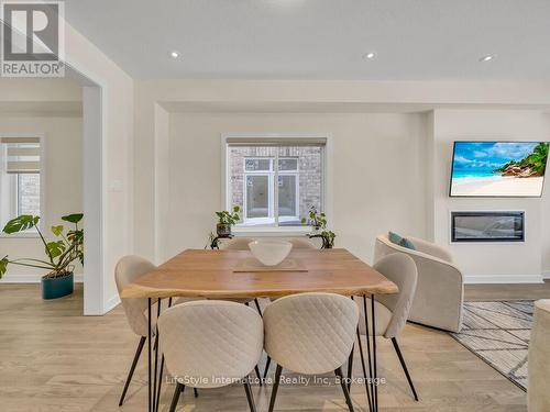 24 Hutchison Road, Guelph (Kortright East), ON - Indoor Photo Showing Dining Room