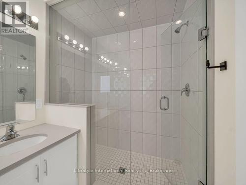 24 Hutchison Road, Guelph (Kortright East), ON - Indoor Photo Showing Bathroom