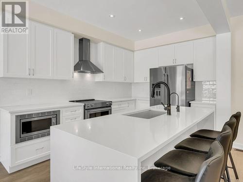 24 Hutchison Road, Guelph (Kortright East), ON - Indoor Photo Showing Kitchen With Stainless Steel Kitchen With Upgraded Kitchen