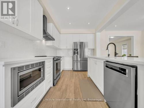 24 Hutchison Road, Guelph (Kortright East), ON - Indoor Photo Showing Kitchen With Stainless Steel Kitchen With Upgraded Kitchen