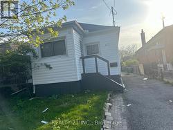 (MAIN) - 60 PHILLIP AVENUE Toronto, ON M1N 3R2