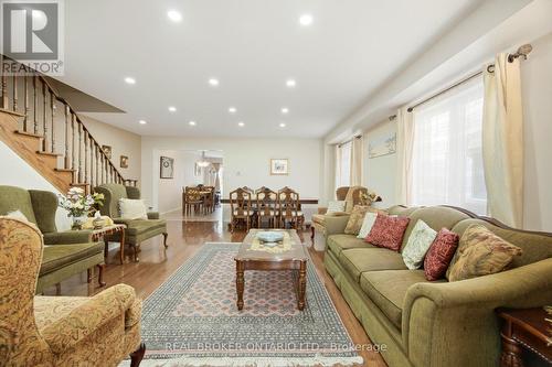 Living room - 3935 Skyview Street, Mississauga, ON - Indoor Photo Showing Living Room