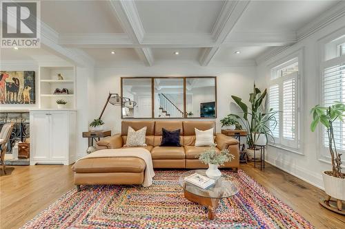 3311 Springvale Court, Burlington, ON - Indoor Photo Showing Living Room
