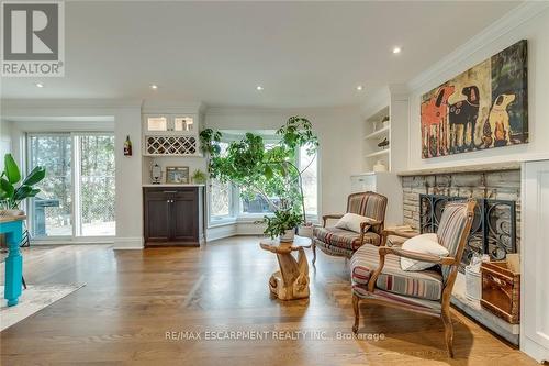 3311 Springvale Court, Burlington, ON - Indoor Photo Showing Living Room