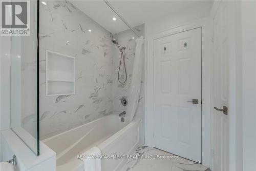 3311 Springvale Court, Burlington, ON - Indoor Photo Showing Bathroom