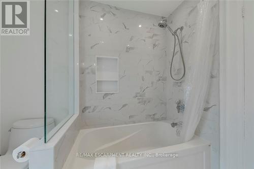 3311 Springvale Court, Burlington, ON - Indoor Photo Showing Bathroom