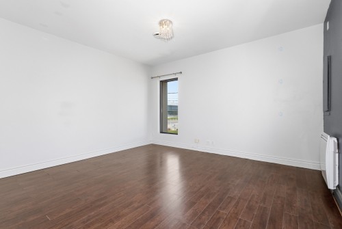 Bureau - 28 Rue Dubois, Saint-Eustache, QC - Indoor Photo Showing Other Room