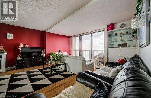 33 Harbour Square Unit# 2801, Toronto, ON - Indoor Photo Showing Living Room