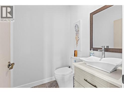 Half bath - Main floor. - 647 Mt Ida Drive, Coldstream, BC 