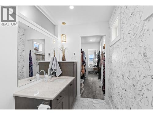 5 pce ensuite off main bedroom. - 647 Mt Ida Drive, Coldstream, BC 