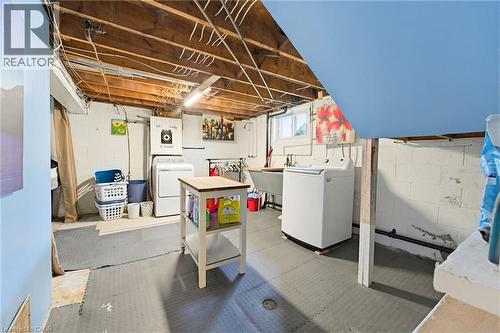 140 Parkdale Avenue S, Hamilton, ON - Indoor Photo Showing Laundry Room