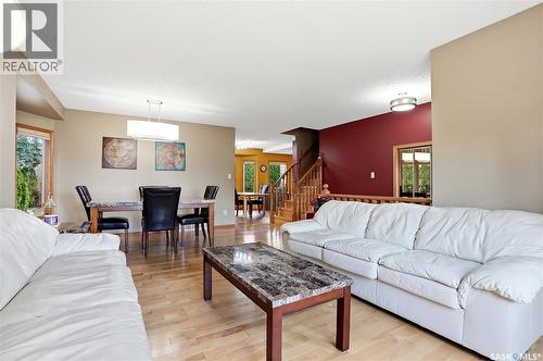 540 Nesslin Crescent, Saskatoon, SK - Indoor Photo Showing Living Room